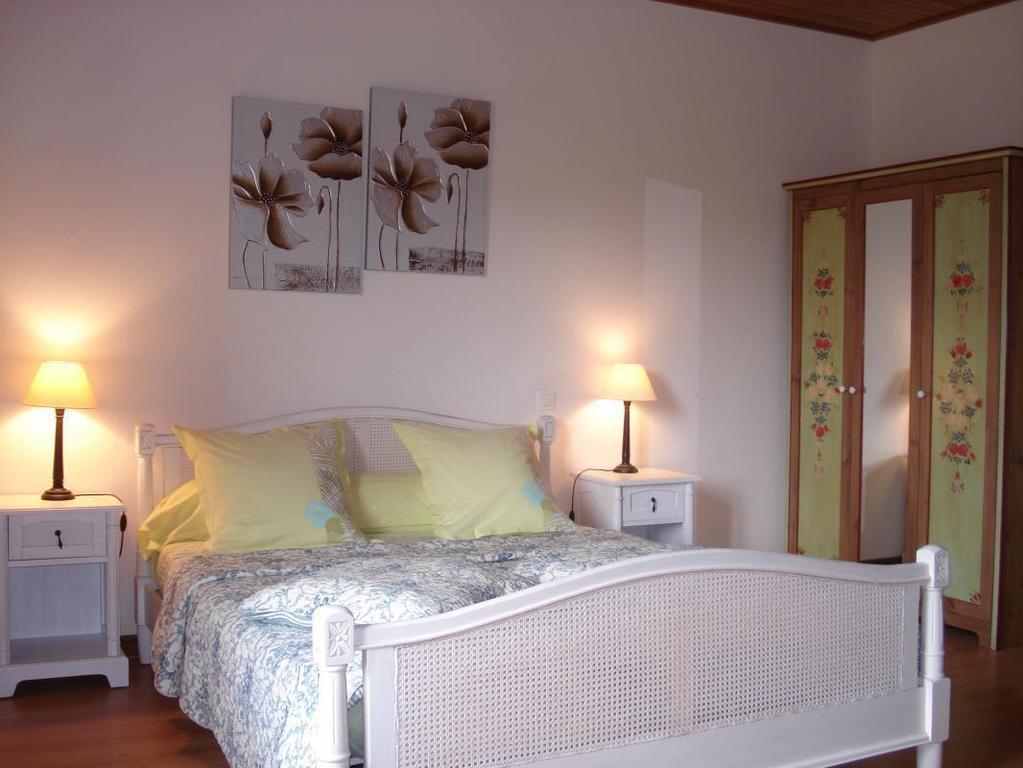 Chambre D'Hotes La Haie Fleurie Chevillard Room photo